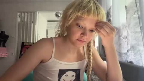 Snapshot of christiechorney chatting on 07-25-26, 12:25 christiechorney online show from 07-25-26, 12:25