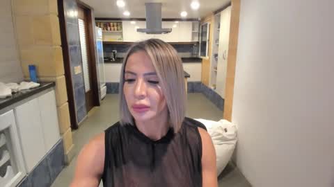Snapshot of christiekroes chatting on 02-19-25, 01:08 Christiekroes online show from 02-19-25, 01:08