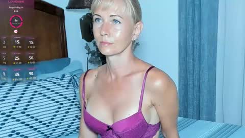 Snapshot of christine_35 chatting on 09-13-25, 12:27 Christine - online show from 09-13-25, 12:27