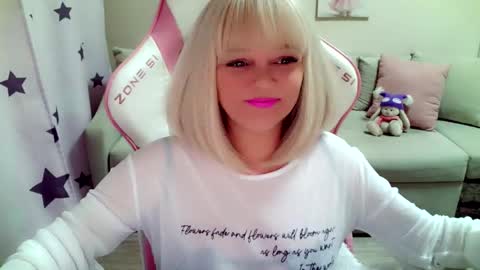 Snapshot of christirose chatting on 01-14-26, 06:08 Christi online show from 01-14-26, 06:08