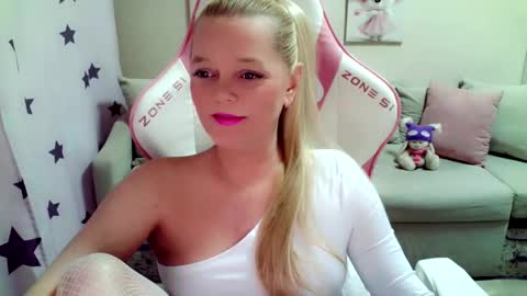 Snapshot of christirose chatting on 01-17-26, 07:35 Christi online show from 01-17-26, 07:35