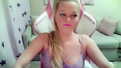 Snapshot of christirose chatting on 02-07-26, 01:48 Christi online show from 02-07-26, 01:48