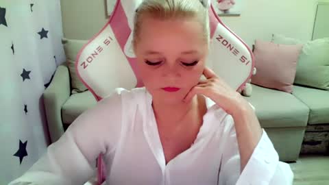 Snapshot of christirose chatting on 07-04-26, 03:29 Christi online show from 07-04-26, 03:29