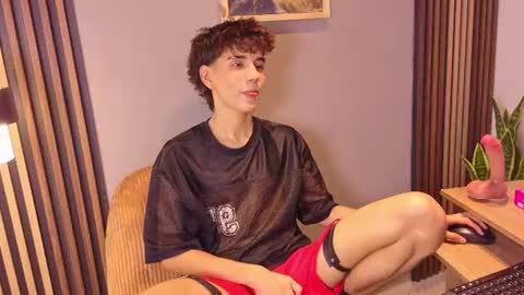 Snapshot of christopher_robin4 chatting on 08-02-26, 01:42 Chris online show from 08-02-26, 01:42