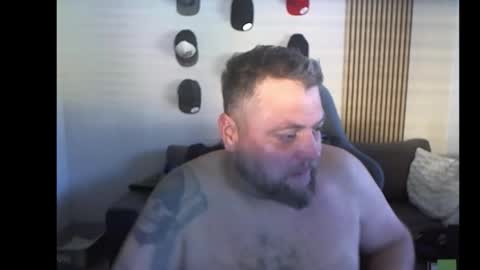 Snapshot of chrizz80 chatting on 12-20-25, 09:27 Chrizz online show from 12-20-25, 09:27