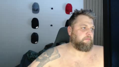 Snapshot of chrizz80 chatting on 01-18-26, 07:23 Chrizz online show from 01-18-26, 07:23