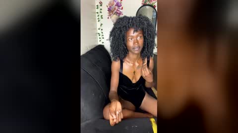 Snapshot of chroe22 chatting on 12-18-25, 08:53 chroe22 online show from 12-18-25, 08:53