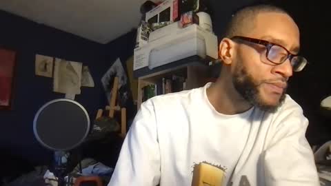 Snapshot of chronicle_of_biddick chatting on 11-22-25, 09:41 Vinny.D online show from 11-22-25, 09:41