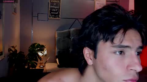 Snapshot of chrristopher77 chatting on 11-25-25, 04:18 chrristopher77 online show from 11-25-25, 04:18