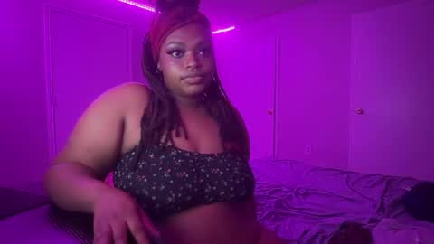 Snapshot of chubbeedweeb chatting on 09-17-25, 04:36 EmberEssence online show from 09-17-25, 04:36