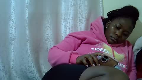 DivaDee online show from 05-18-26, 02:12