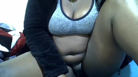 Snapshot of chubby_queenie07 chatting on 07-10-26, 11:18 DivaDee online show from 07-10-26, 11:18