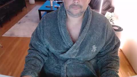Snapshot of chubbyvix chatting on 06-09-26, 04:24 AstorYvr online show from 06-09-26, 04:24