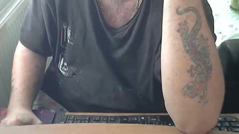 Snapshot of chunkisgreat chatting on 11-18-25, 02:43 chunkisgreat online show from 11-18-25, 02:43