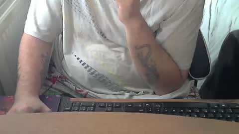 Snapshot of chunkisgreat chatting on 12-17-25, 02:01 chunkisgreat online show from 12-17-25, 02:01