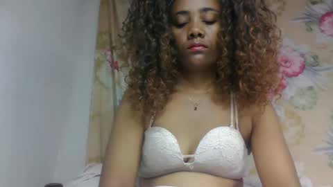 Snapshot of ciciazzhh chatting on 03-22-26, 10:35 ciciazzhh online show from 03-22-26, 10:35