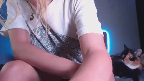 cicimom online show from 12-19-25, 04:30