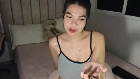Snapshot of cielo_18d chatting on 06-15-26, 04:04 Mia online show from 06-15-26, 04:04