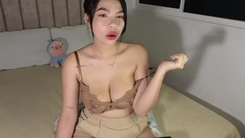 Snapshot of cielo_18d chatting on 06-26-26, 05:23 Mia online show from 06-26-26, 05:23
