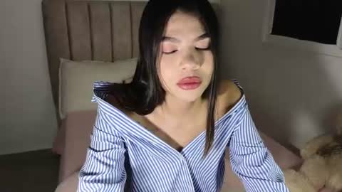 Snapshot of cielo_18d chatting on 07-09-26, 02:48 Mia online show from 07-09-26, 02:48