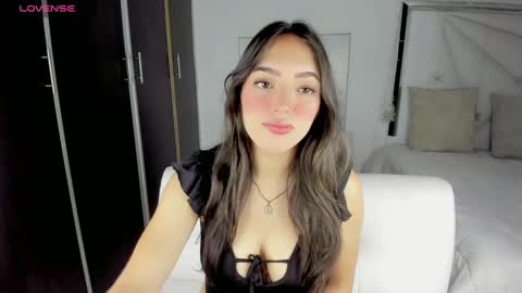 Snapshot of cieloo_ chatting on 02-14-25, 04:09 CIELO online show from 02-14-25, 04:09