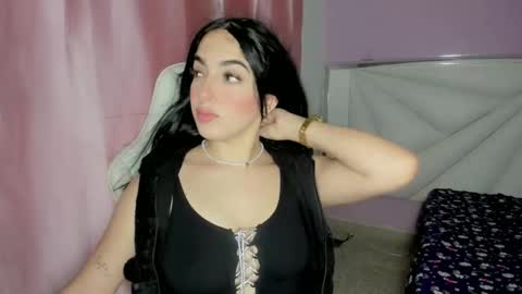 Snapshot of cieloo_ chatting on 11-30-25, 08:35 CIELO online show from 11-30-25, 08:35