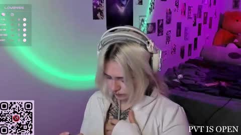 Helen and Teya online show from 12-17-25, 03:07