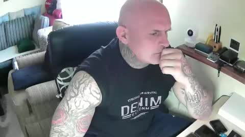 cikakure16081976 online show from 02-06-25, 01:43