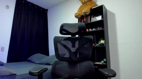 Snapshot of cinamon_kingdom chatting on 07-05-26, 04:19 Luna and Sebas online show from 07-05-26, 04:19
