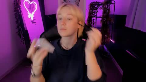 Cin Bellamy online show from 09-30-25, 06:18