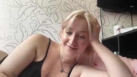 Snapshot of cinbellamy chatting on 05-21-26, 07:37 Cin Bellamy online show from 05-21-26, 07:37