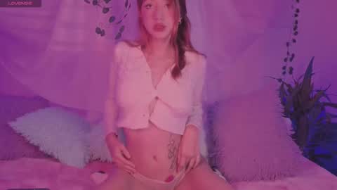 Snapshot of cinderella_lewis chatting on 10-19-25, 04:46 Sofi Eva and Mey online show from 10-19-25, 04:46