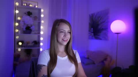 Snapshot of cindy_grey_ chatting on 09-23-25, 06:33 Cintybaby online show from 09-23-25, 06:33