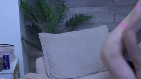 Snapshot of cindyfinesse chatting on 06-21-26, 12:41 CindyFinesse online show from 06-21-26, 12:41