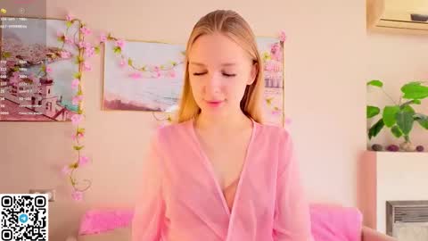 Snapshot of cindyreming01 chatting on 10-03-25, 06:21 indy online show from 10-03-25, 06:21