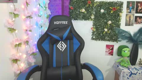 Snapshot of cinthiacarter chatting on 10-27-25, 02:21 CinthiaCarter online show from 10-27-25, 02:21