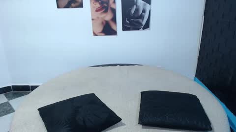 Cinthya online show from 10-23-25, 06:06