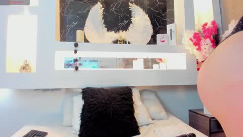 Snapshot of cinthya_mjs chatting on 09-24-25, 12:19 Cinthya online show from 09-24-25, 12:19