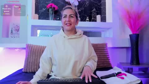 Cinthya  online show from 04-09-26, 12:21