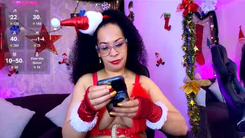 Snapshot of cintia_holms chatting on 12-14-25, 11:48 Cintia online show from 12-14-25, 11:48