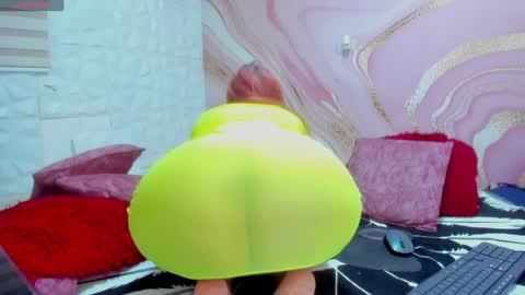 Snapshot of cintiagreyx chatting on 01-08-25, 02:56 CINTIA online show from 01-08-25, 02:56