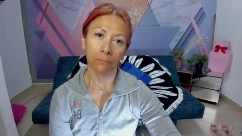 Snapshot of cintiagreyx chatting on 02-10-25, 11:25 CINTIA online show from 02-10-25, 11:25