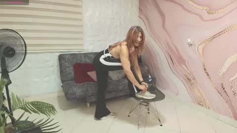 Snapshot of cintiagreyx chatting on 02-19-25, 11:38 CINTIA online show from 02-19-25, 11:38