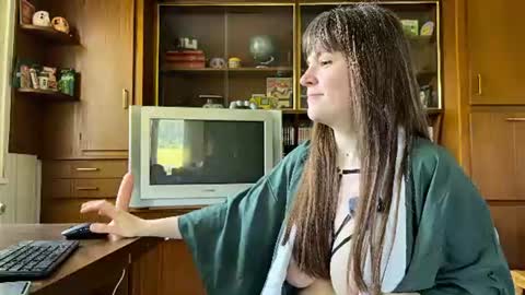 Snapshot of claire_moulin chatting on 06-17-26, 08:39 Claire Moulin online show from 06-17-26, 08:39