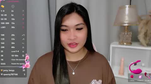 Snapshot of claire_wntr chatting on 06-08-26, 04:51 CLAIRE online show from 06-08-26, 04:51