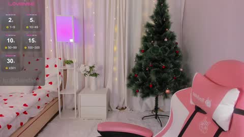 Snapshot of clairefaers chatting on 12-19-24, 02:13 Claire Faers online show from 12-19-24, 02:13