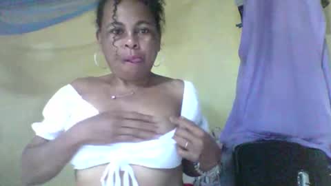 Snapshot of clairette9794 chatting on 06-07-26, 03:21 clairette9794 online show from 06-07-26, 03:21