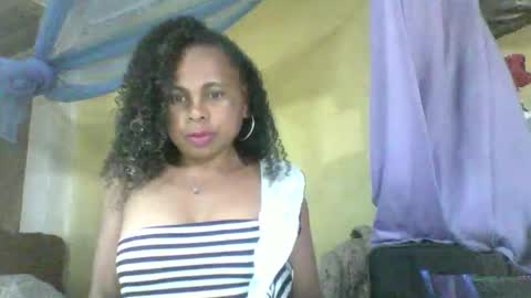 Snapshot of clairette9794 chatting on 06-07-26, 06:11 clairette9794 online show from 06-07-26, 06:11