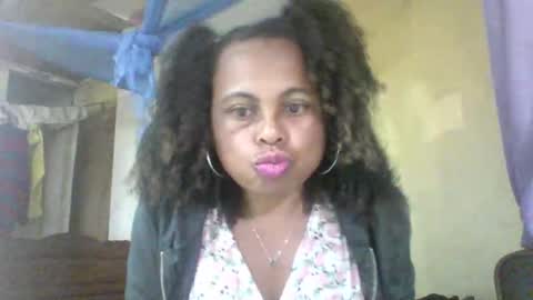 Snapshot of clairette9794 chatting on 06-08-26, 07:36 clairette9794 online show from 06-08-26, 07:36