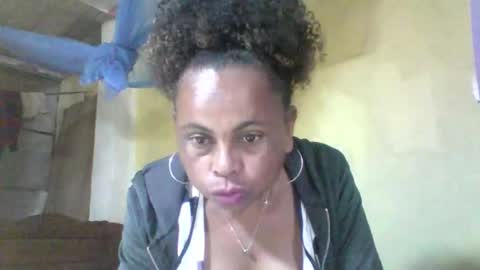 Snapshot of clairette9794 chatting on 06-10-26, 08:02 clairette9794 online show from 06-10-26, 08:02